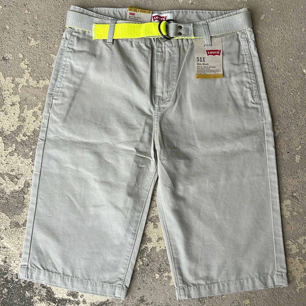 New Levi 511 khaki slim shorts with matching belt